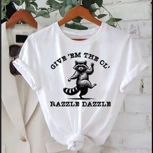 Razzle Dazzle Raccoon Print T-shirt size medium unisex